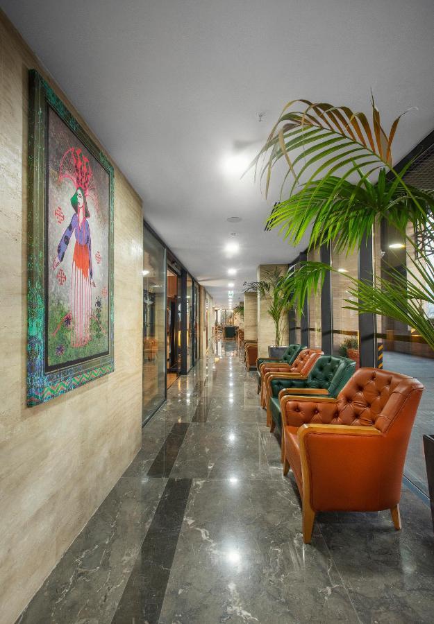 Royal Tulip Hotel & Casino, Tbiliszi Kültér fotó Lobby