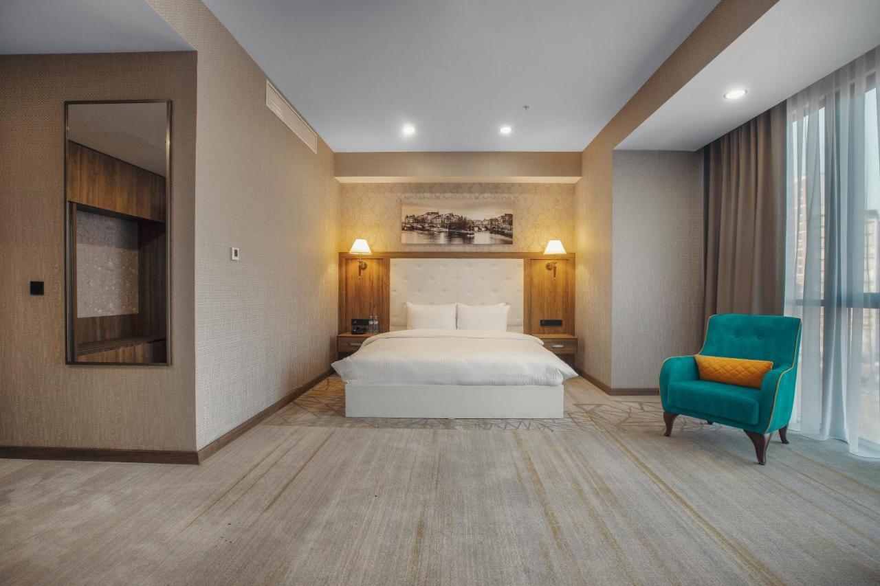 Royal Tulip Hotel & Casino, Tbiliszi Kültér fotó Deluxe Room