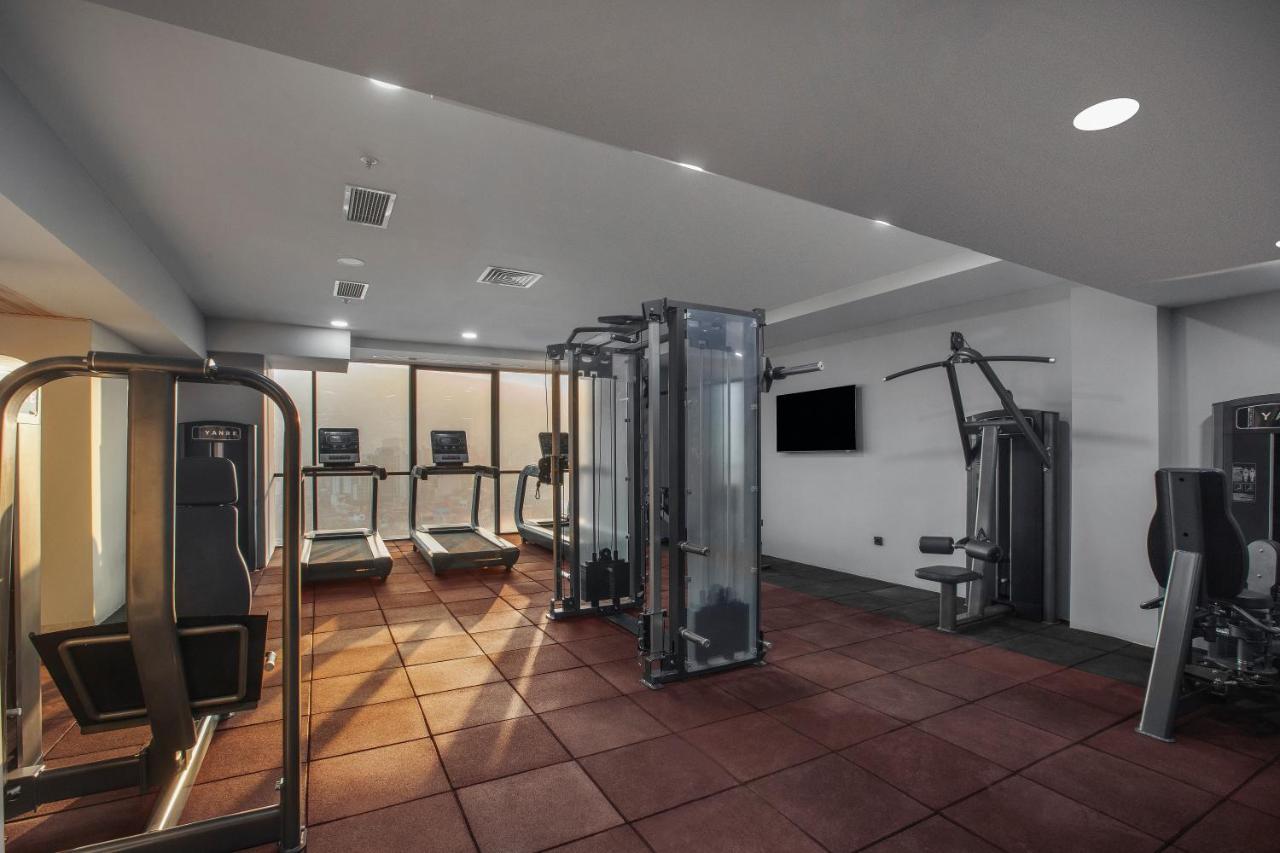 Royal Tulip Hotel & Casino, Tbiliszi Kültér fotó The gym at the hotel