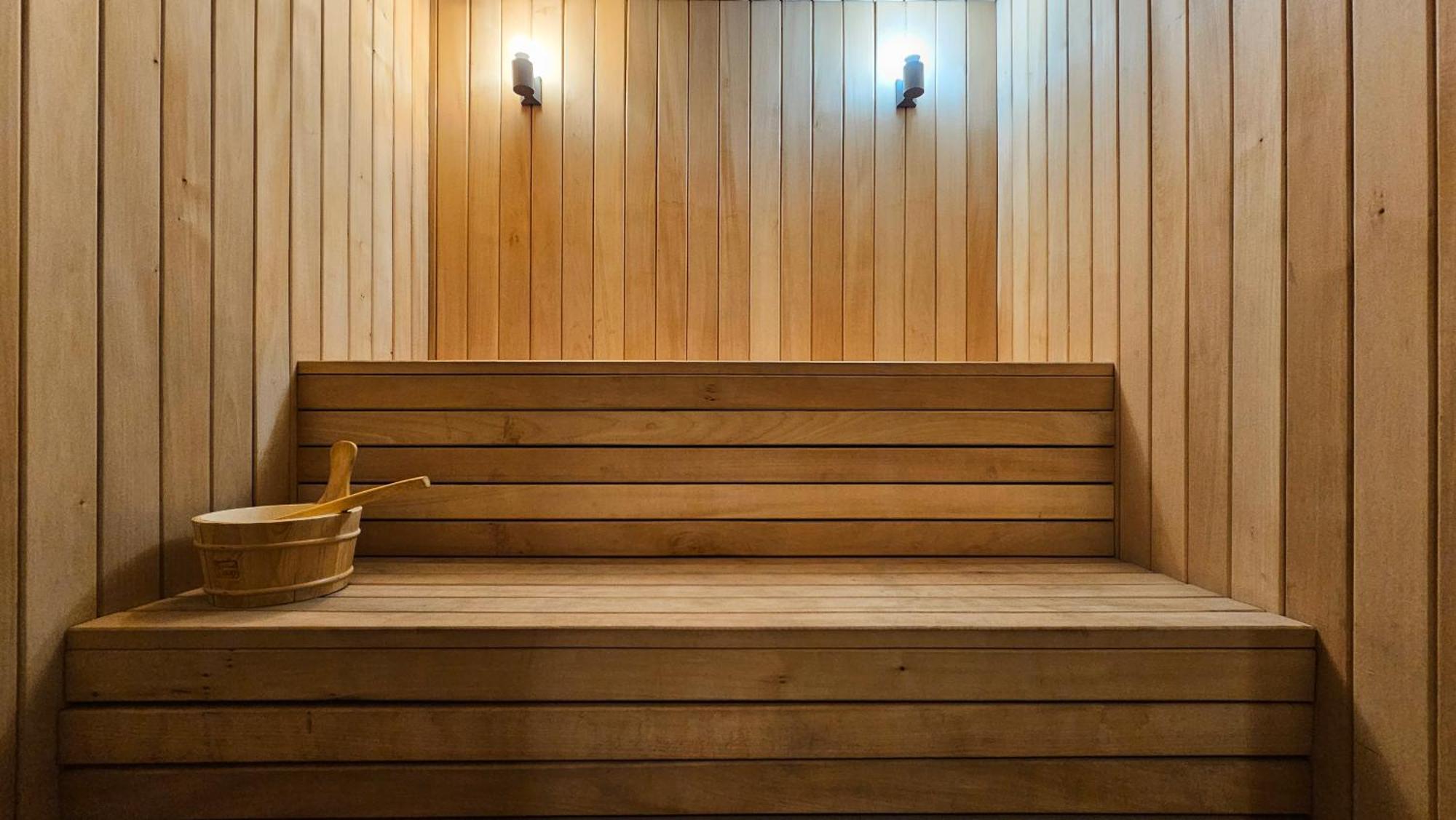 Royal Tulip Hotel & Casino, Tbiliszi Kültér fotó A Finnish sauna