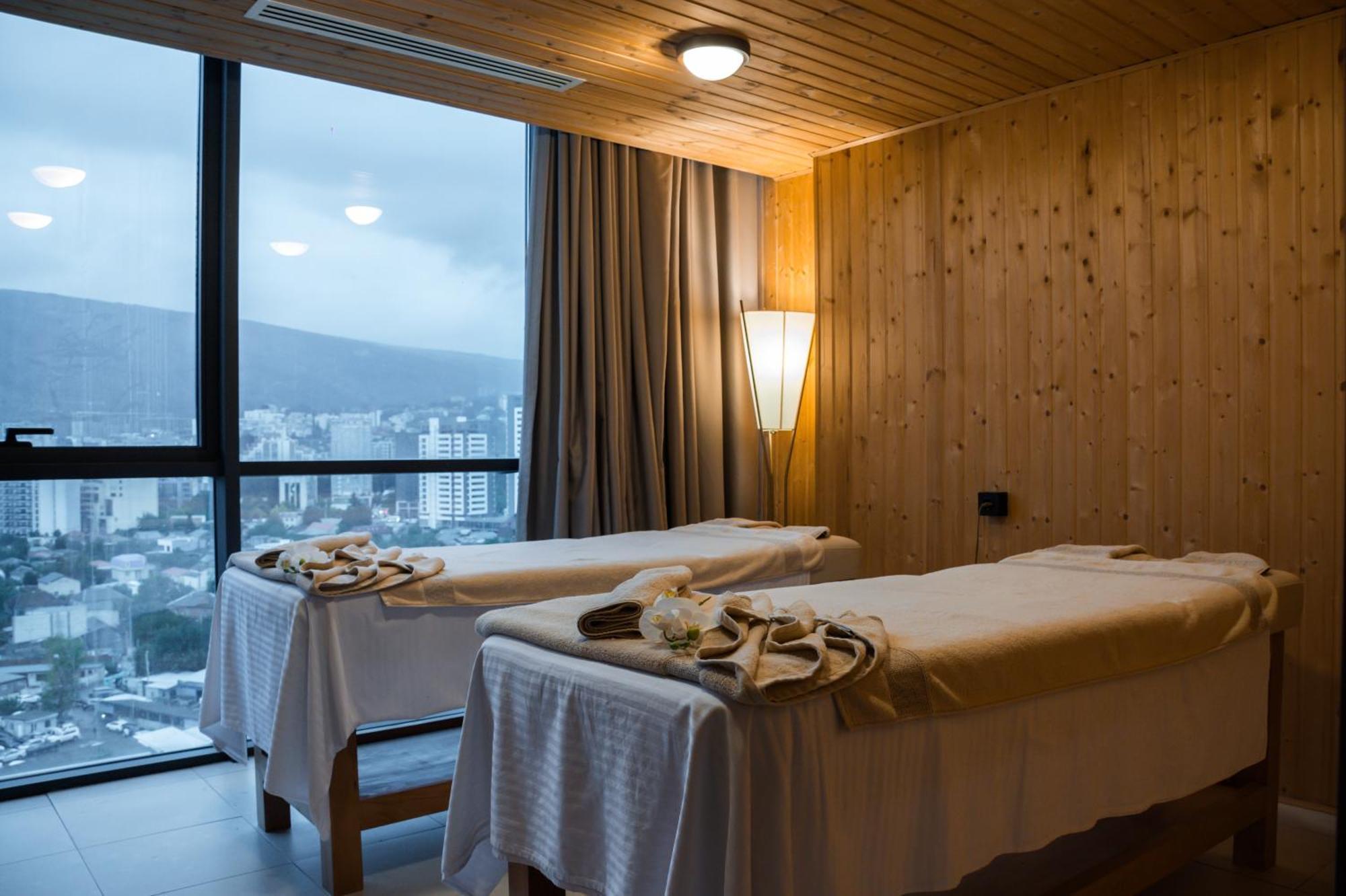 Royal Tulip Hotel & Casino, Tbiliszi Kültér fotó Massage beds